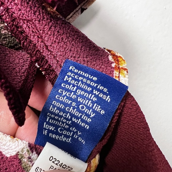 Apt. 9 Wide Legged Floral Burgundy Jumpsuit with POCKETS Size Large Like NEW - Picture 10 of 11